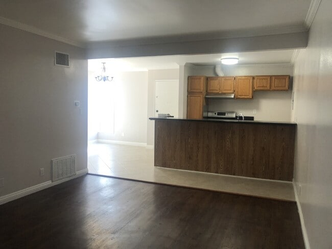 Building Photo - 18620 Hatteras St Unit 286 Rental