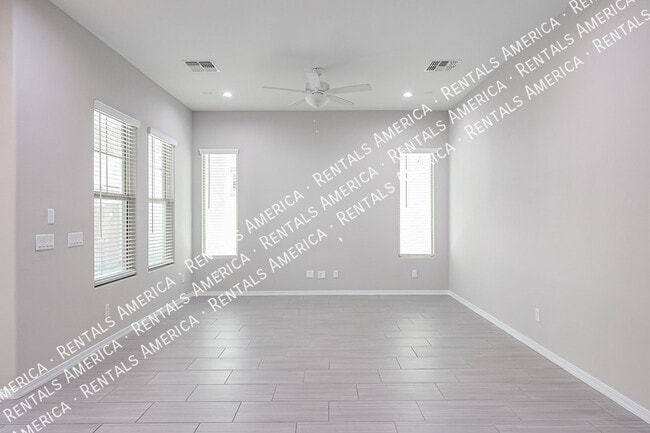 Photo - 640 W Winchester Dr