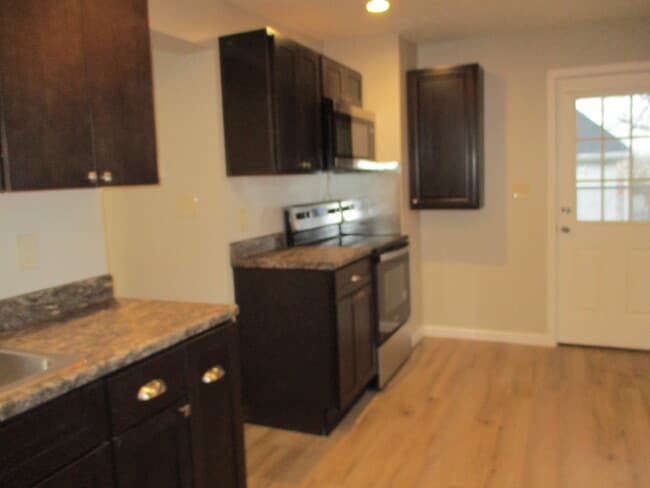 Kitchen - 461 Broadway St Unit #2