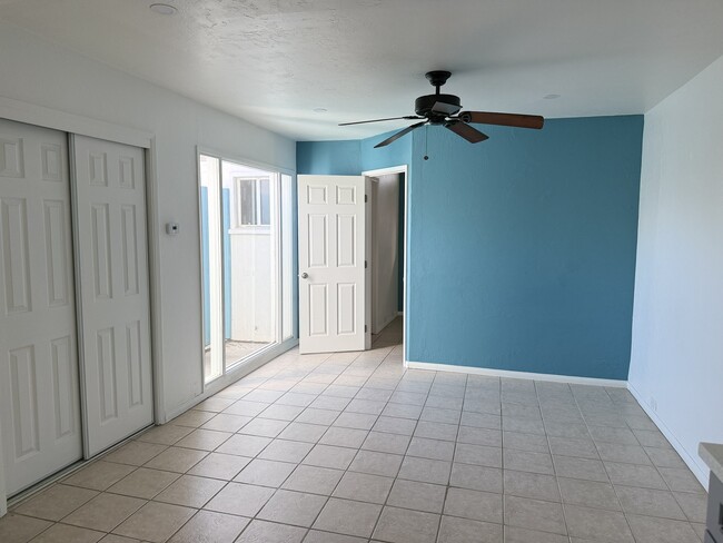 Bright living room with huge bay window letting natural daylight - 4826 Dawes St