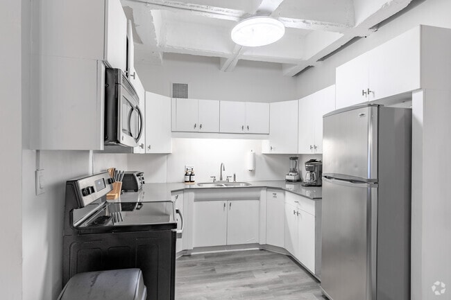 2BR, 1BA - Cocina de 1200 FT - The House at Phipps