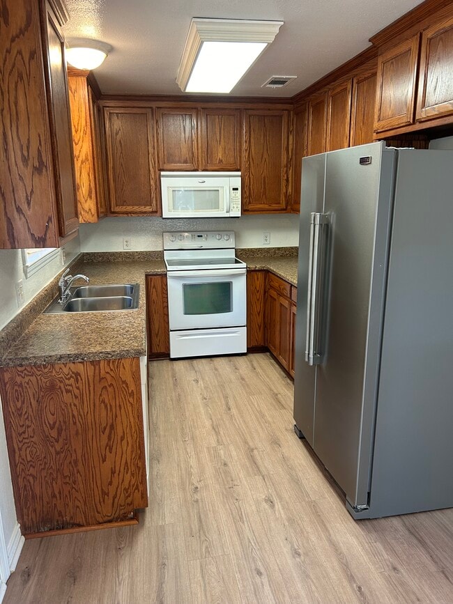 Photo - 317 W McLain Dr