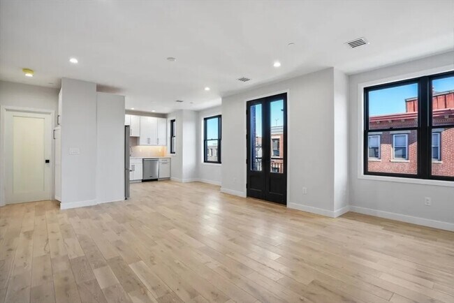 Photo - 210 Endicott St Unit 4