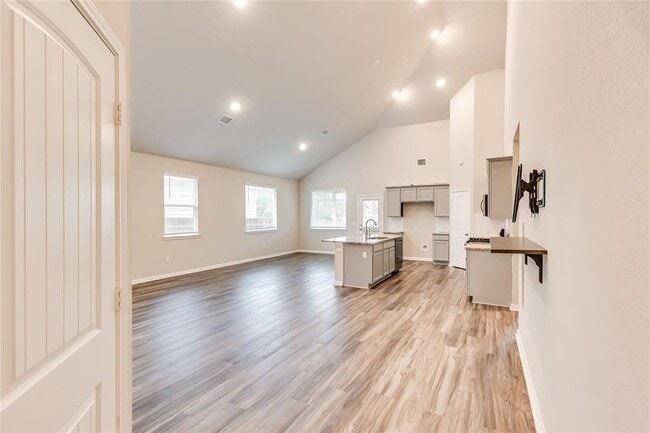 Photo - 312 Empress Tree Dr