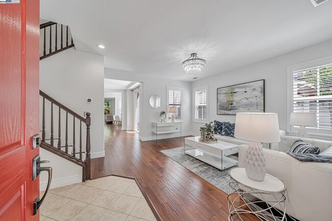 Photo - 260 Abigail Cir