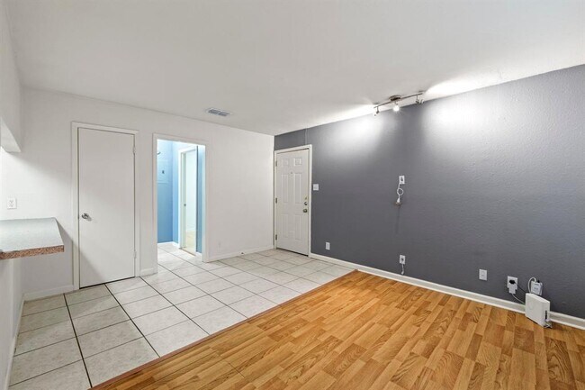 Photo - 2708 S 1st St Unit 106