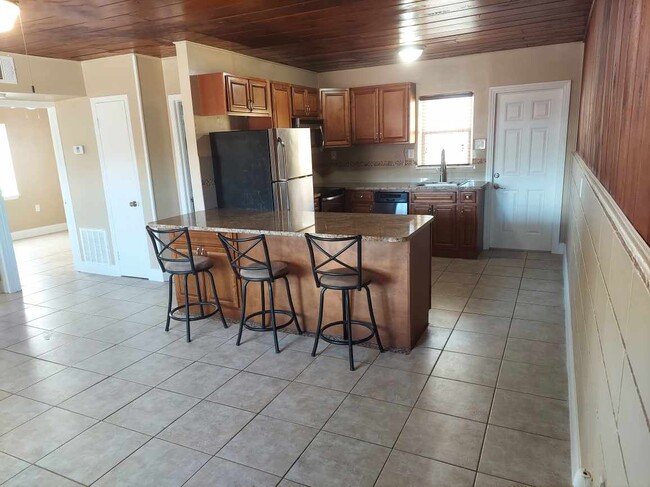 Building Photo - 327 Lee Ave Unit 327