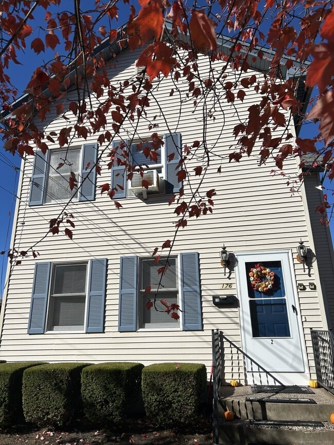 Building Photo - 176 N Cherry St Unit 1