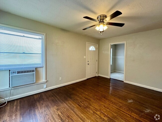 Building Photo - 719 N Colorado Ct Unit Colorado #4 - 719 N Colorado Rental