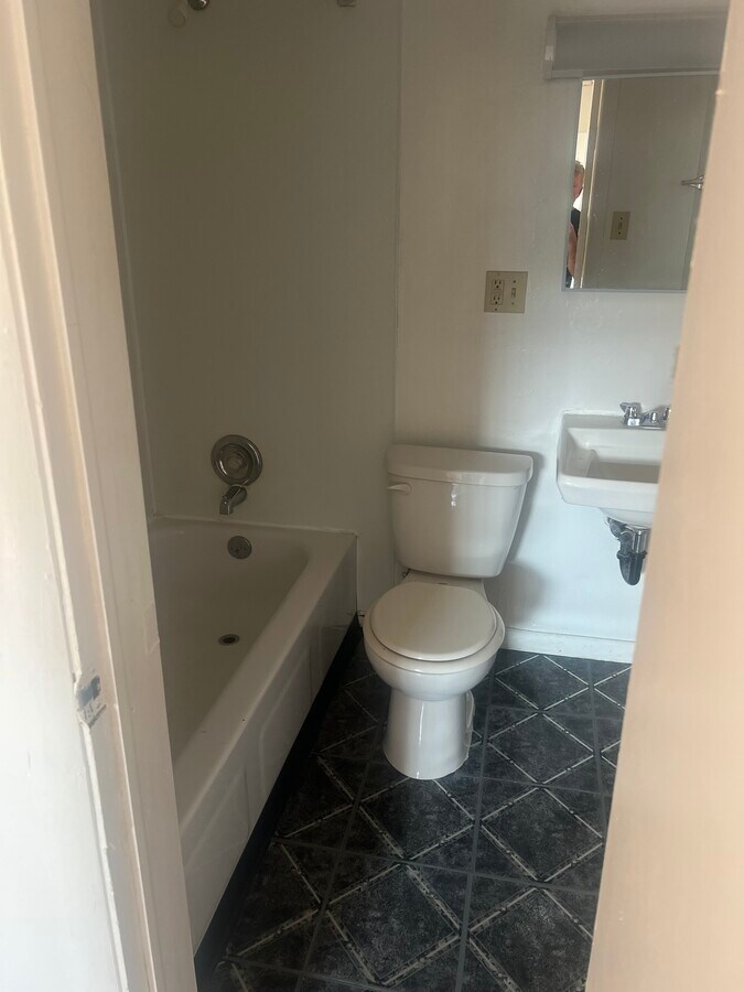 private bath - 3602 Dawson St Apartments Unit 1
