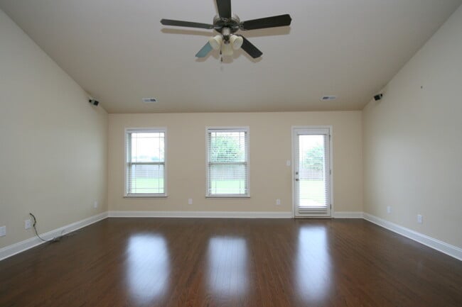 Photo - 228 Grantham Cir