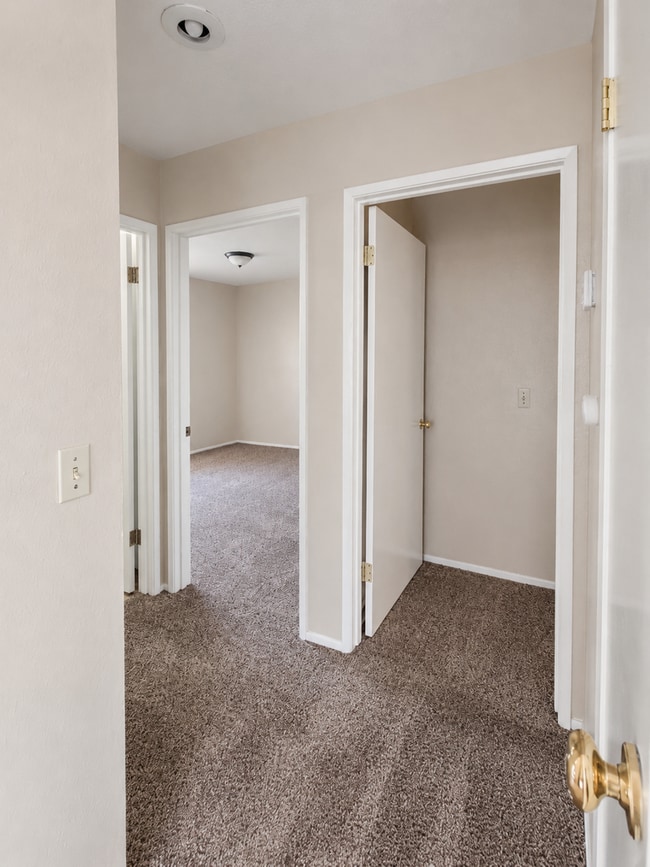 8702 Lyn River Ct Unidad 4