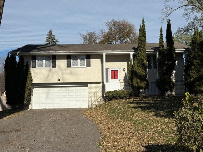 Building Photo - 4 Bedroom 2.5 Bathroom House Available Now...