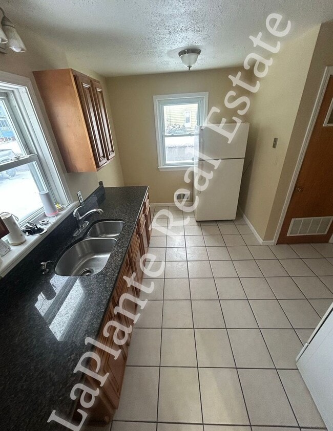 Photo - Charming 3-bedroom in North Toledo, on the west side of I-75