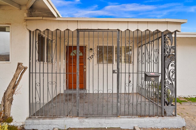 Photo - 2220 Grant Ave