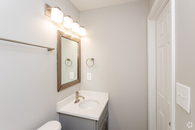 2BR, 2BA - 1,000 SF - Bathroom