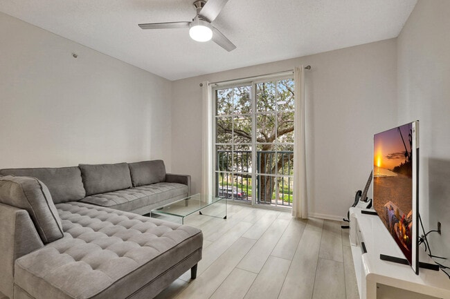 Building Photo - 630 S Sapodilla Ave Unit 223 Rental