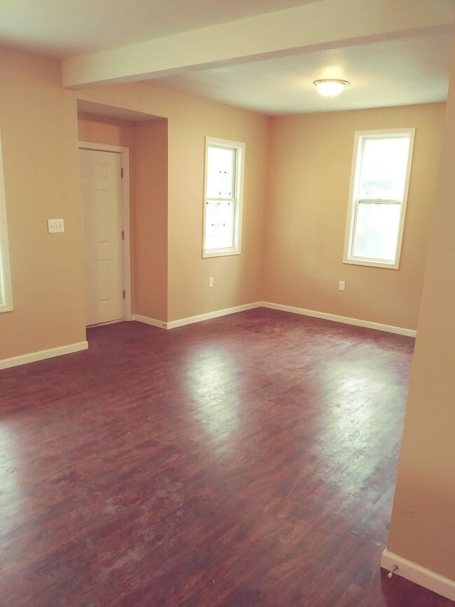 Photo - 54 Tuxedo Pl