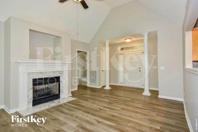 Photo - 554 Summit Way