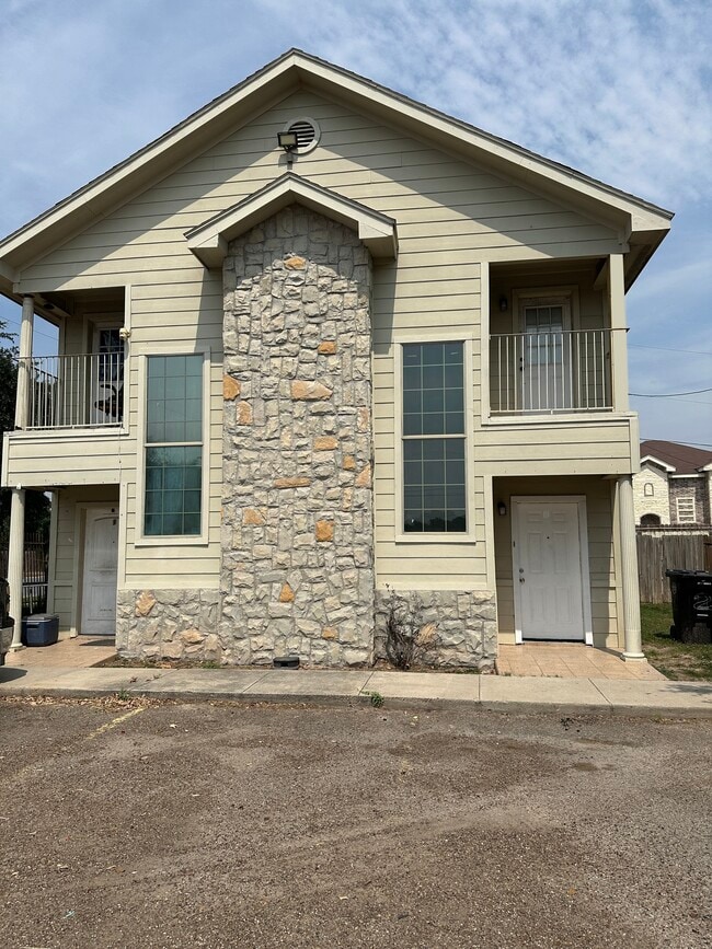 Front View - 1020 Jesse St Apartments Unit 2