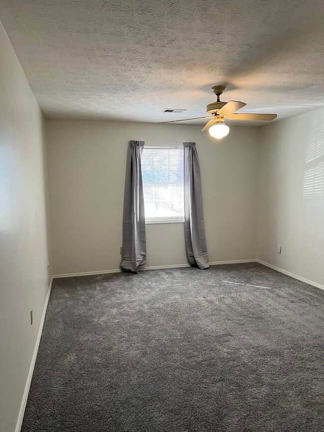 Photo - 1648 Raleigh Cir SE