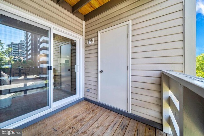 244 S Reynolds St Unit 302