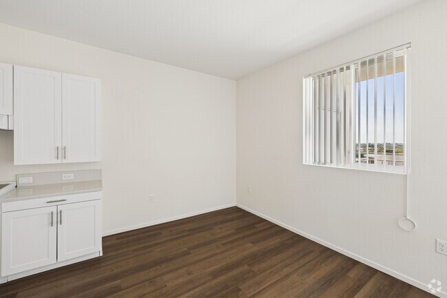 1BR, 1BA - 550SF - Dining Room