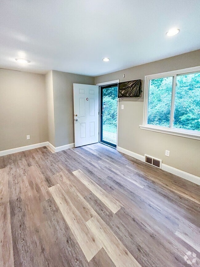 Building Photo - 114 McLaughlin Rd Unit C Rental