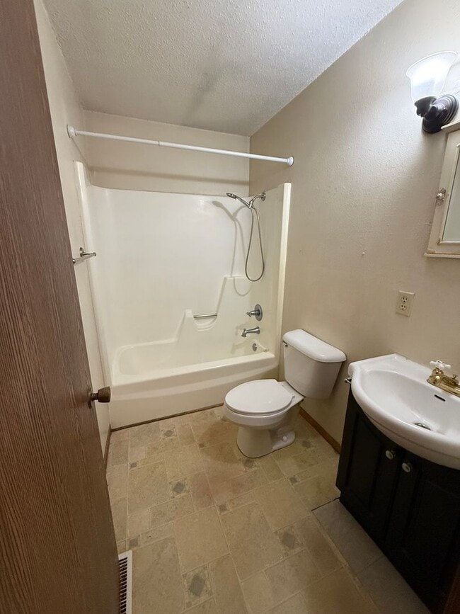 Photo - 729 Westridge Rd