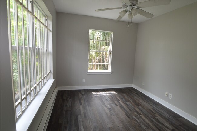 Photo - 2712 Holman St