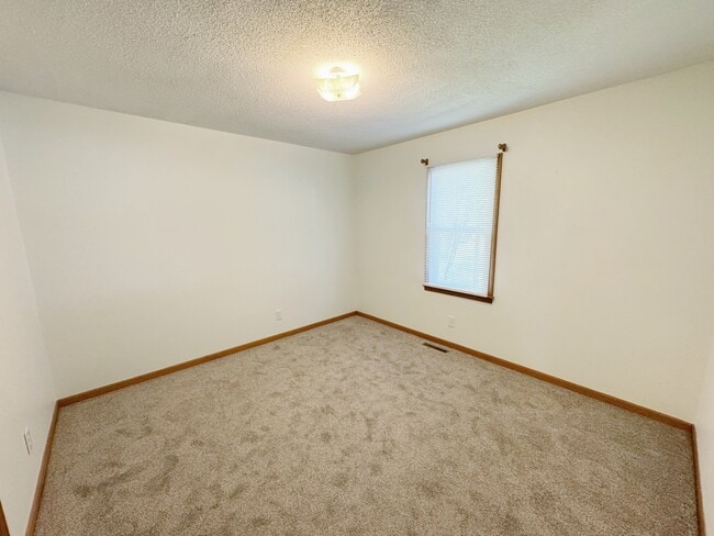 Photo - 802 N College St