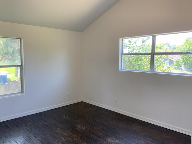 Photo - 1203 E Main St