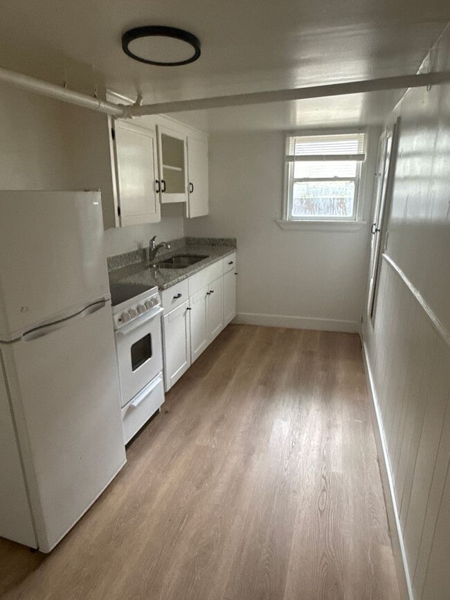 Building Photo - 163 E Commonwealth Ave Unit 2 Rental