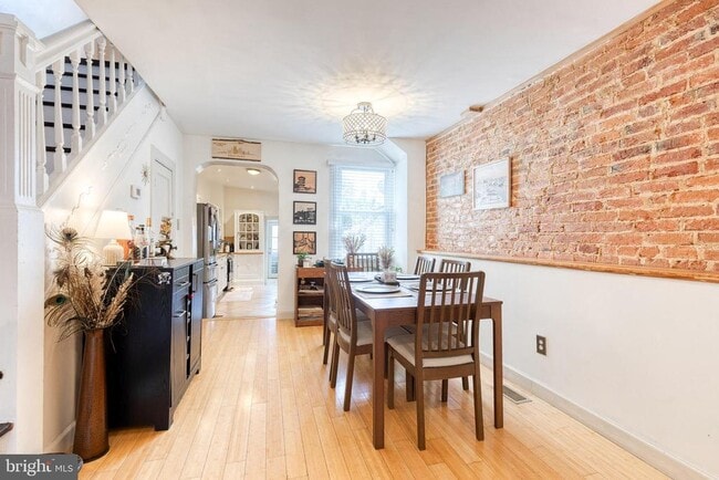 Photo - 2051 Gough St