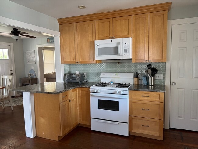 Photo - 799 Rowland Rd