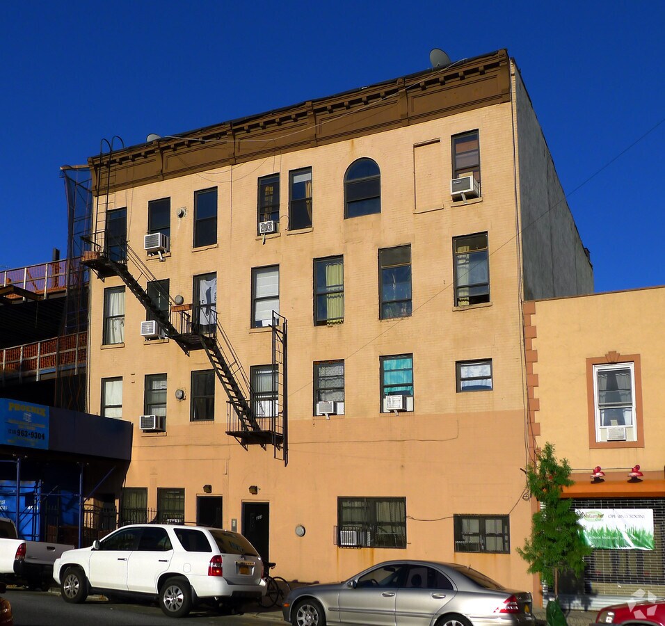 Photo - 468 Grand Ave