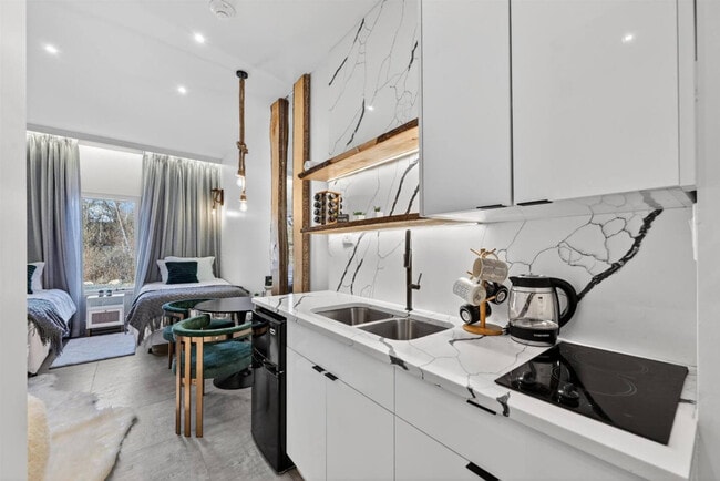 Photo - 443 Clove Rd Unit ID1366355P