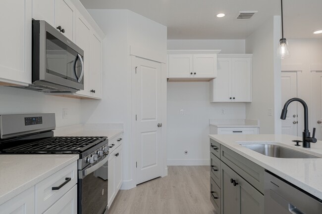 Photo - 732 Banner Dr