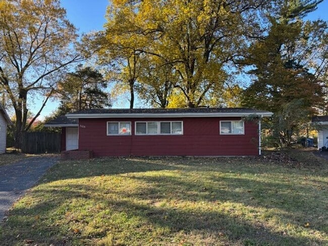 Building Photo - 3 Bedroom, 1 Bath Single Family Home