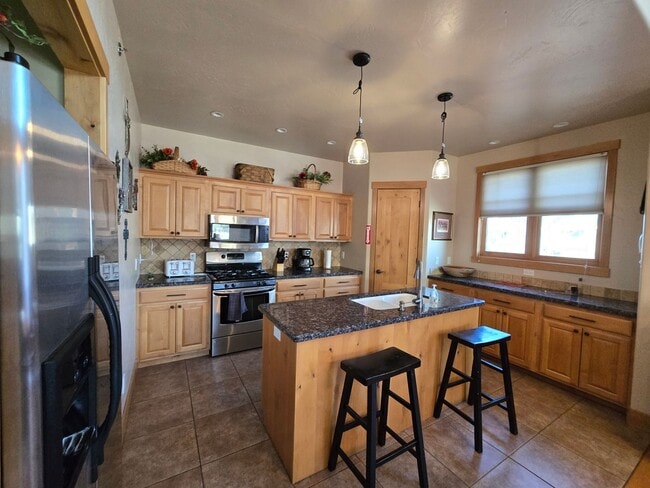 Photo - For Rent: Luxury Furnished Riverside Townh...