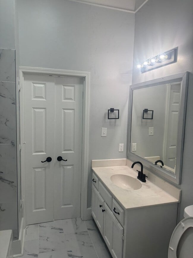 Photo - 2184 Cowden Ave