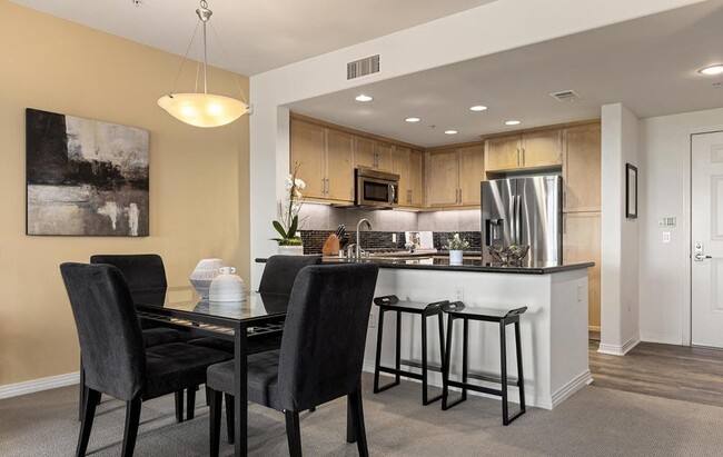 Photo - 931 E Walnut St Unidad 212