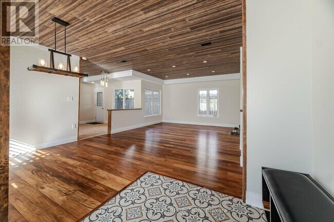 Photo - 41 Bowshelm Ct