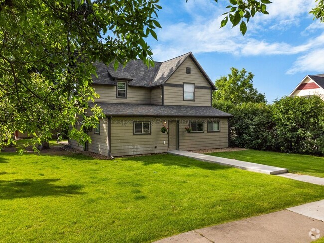 Building Photo - Historic 5 Bedroom Home in Belgrade