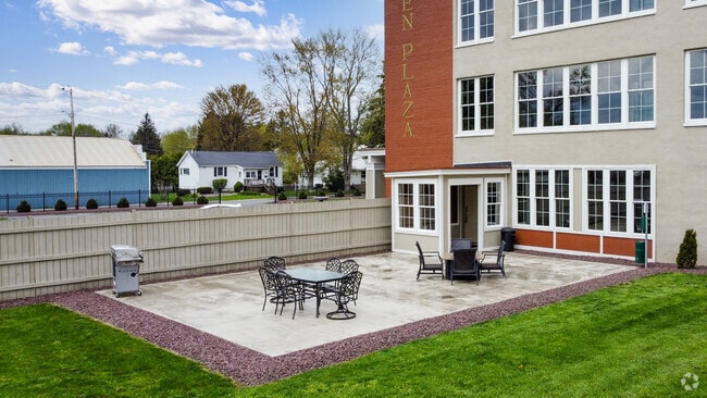 Photo - Harden Plaza