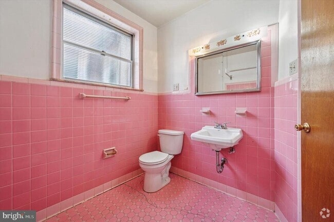 Building Photo - 1639 Wolf St Unit #2 Rental