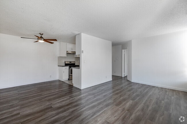 1BR, 1BA - 650SF - Living Room