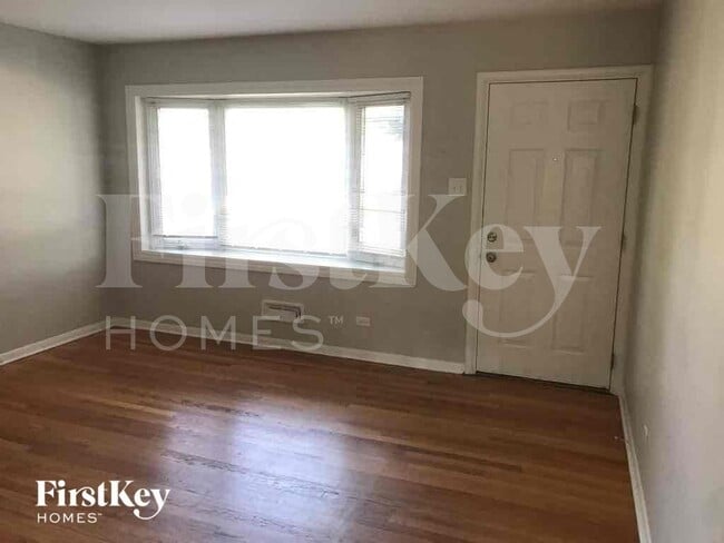 Photo - 17422 Community St