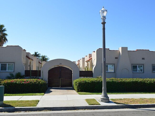 Photo - 211 N West St Unit 3