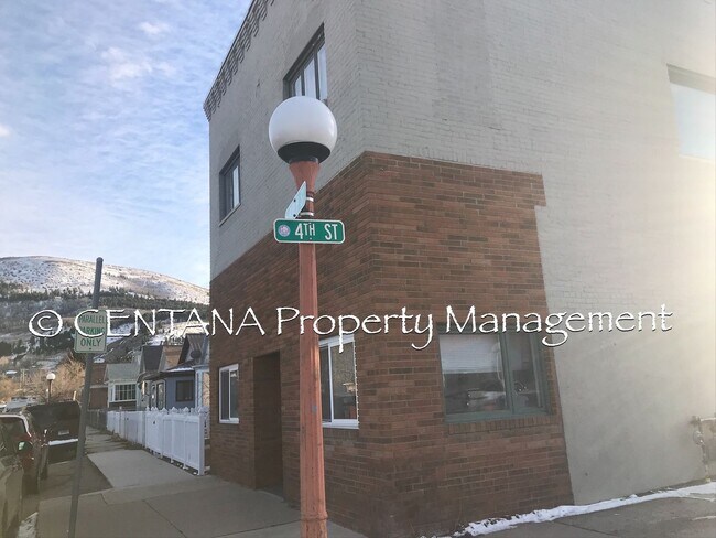 400 Birch St Unit Downstairs